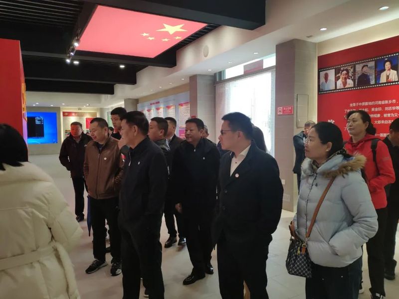 榜樣的力量?全國(guó)文明裴寨村考察學(xué)習(xí)｜學(xué)習(xí)先進(jìn)典型·汲取奮進(jìn)力量｜河南省湖北商會(huì)新鄉(xiāng)參觀學(xué)習(xí)暨第四屆二次會(huì)長(zhǎng)辦公會(huì)圓滿召開(kāi)！