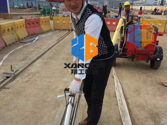 路面灌縫施工，選翔工機械瀝青灌縫機