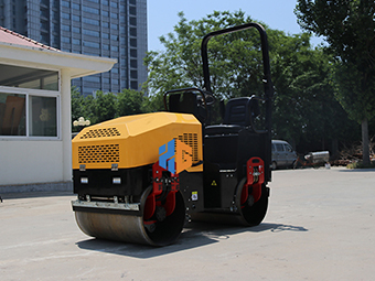 小型壓路機(jī)都有哪些特點(diǎn)呢？