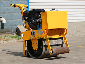適合公路養(yǎng)護(hù)的小型壓路機(jī)真的挺不錯！