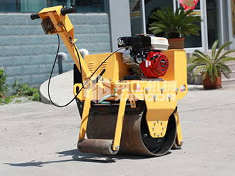 為什么別人家小型壓路機(jī)長壽？秘訣在這里！