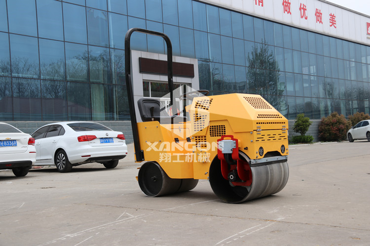 小型壓路機配重松動的原因是什么？4個細節(jié)告訴你