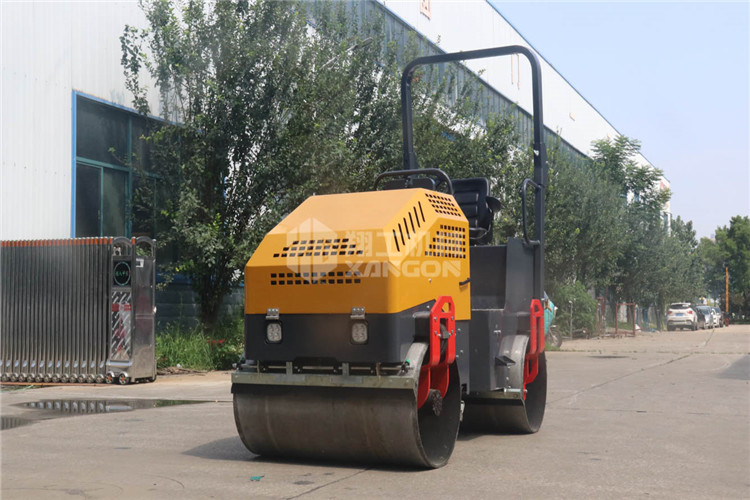 小型壓路機(jī)輪胎如何防老化？保養(yǎng)比什么都重要