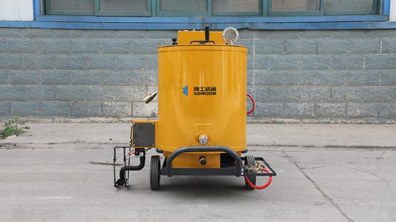 瀝青灌縫機(jī)整機(jī)配備發(fā)電機(jī)組，可以提供充足動(dòng)力